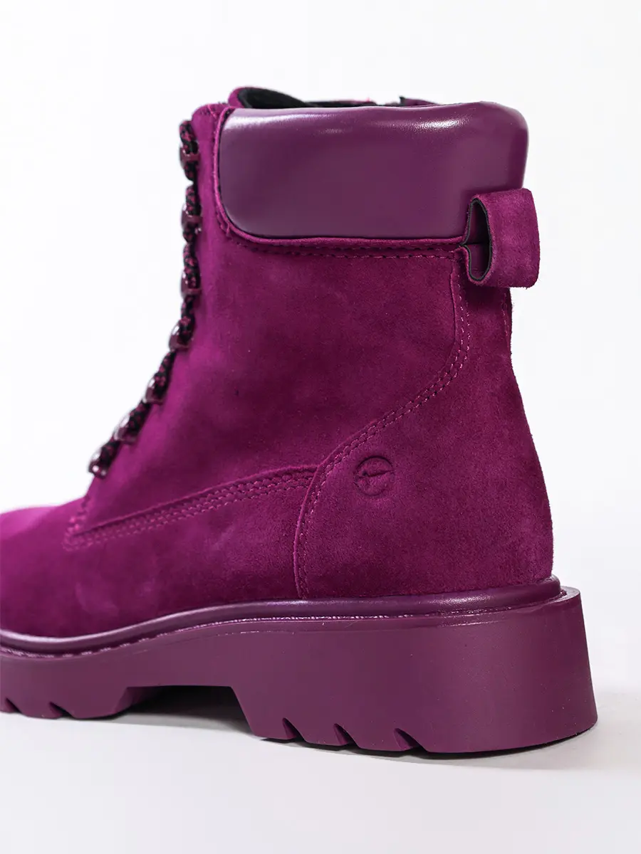 Ботинки фиолетового цвета с рельефным протектором